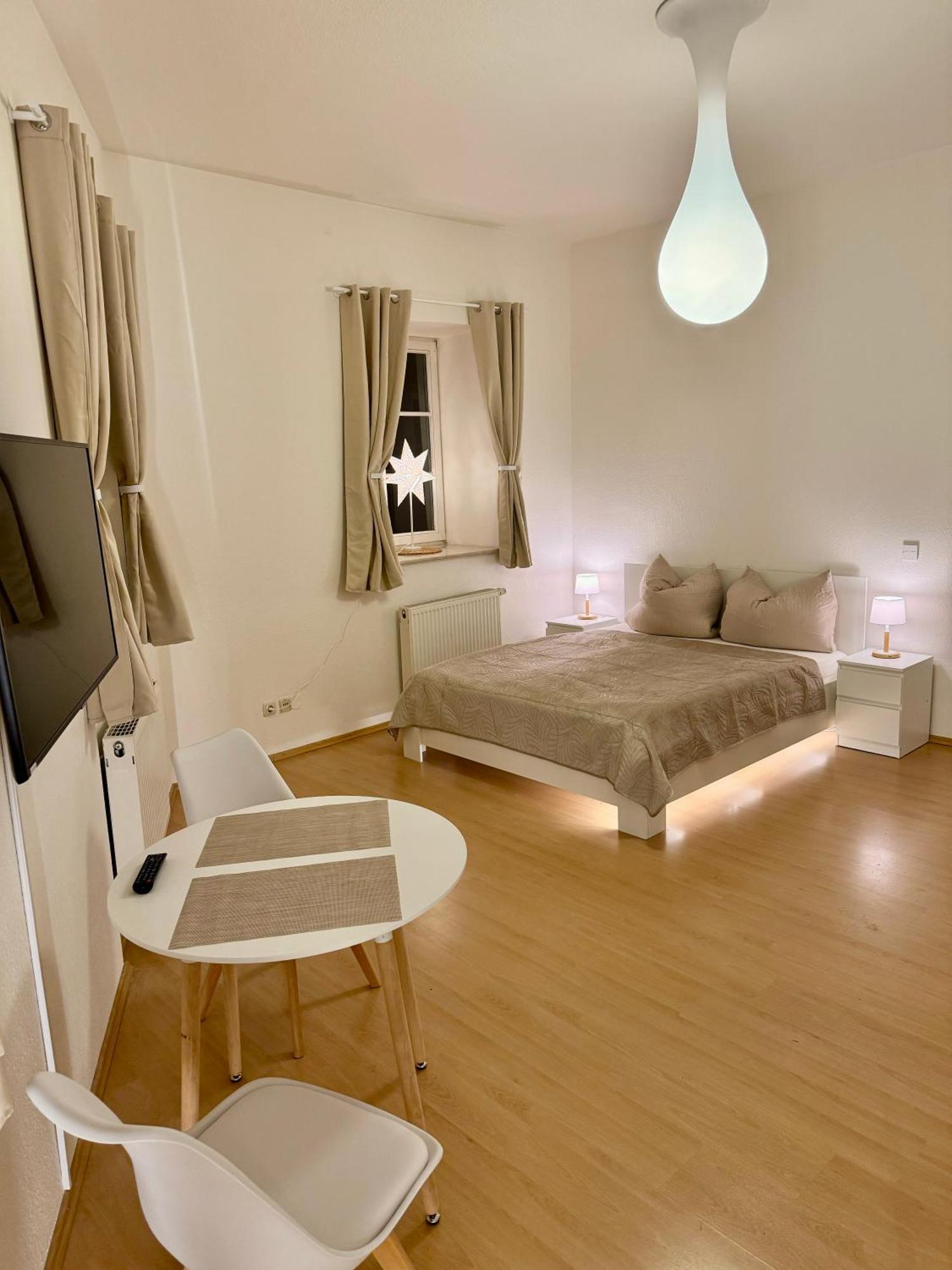 Ferienwohnung Schildblick Modernes Apartment Direkt In Der Altstadt Von Erfurt Nahe Der Kraemerbruecke - Beste Innenstadtlage Exterior photo